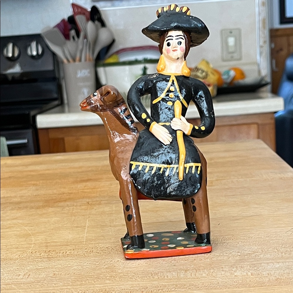 Vtg Estremoz Pottery Figurine
